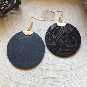 Bőr fülbevaló, levél mintás, fekete és bronz színű, 5 cm - ékszer - fülbevaló - lógós kerek fülbevaló - Meska.hu