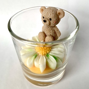 Illatgyertya, virágon csücsülő maci, jázmin illat - otthon & életmód - gyertya, illat, aroma - gyertya - Meska.hu