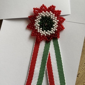 Gyöngy kokárda nemzeti színű szalaggal, Ékszer, Kitűző és Bross, Gyöngyfűzés, gyöngyhímzés, MESKA