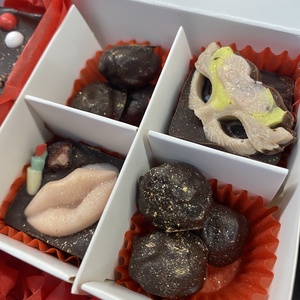 Női formás szett - élelmiszer - édesség - kézműves csokoládé - Meska.hu