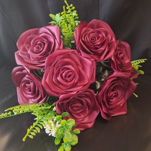 Kézzel készült szatén örökrózsa csokor  Wine Red (7 szál, 32 cm) - otthon & életmód - dekoráció - virágdísz és tartó - csokor & virágdísz - Meska.hu