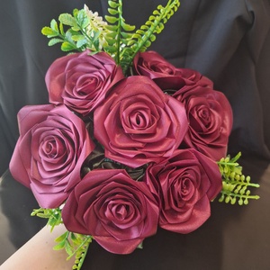 Kézzel készült szatén örökrózsa csokor  Wine Red (7 szál, 32 cm), Otthon & Életmód, Dekoráció, Virágdísz és tartó, Csokor & Virágdísz, Virágkötés, MESKA