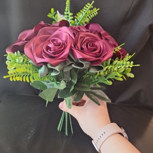 Kézzel készült szatén örökrózsa csokor  Wine Red (7 szál, 32 cm) - otthon & életmód - dekoráció - virágdísz és tartó - csokor & virágdísz - Meska.hu