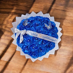 Személyre szabható királykék örökrózsacsokor � felirattal - otthon & életmód - virágdekoráció - virágok - virágcsokor - Meska.hu