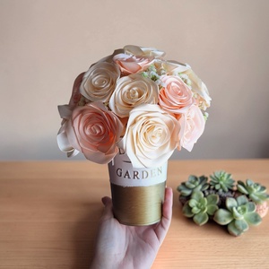 27 szálas rózsa asztaldísz � barack és krém rózsabox  - otthon & életmód - virágdekoráció - virágdíszek - asztali virágdísz - Meska.hu