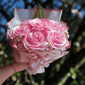 7 szálas rózsaszín szatén rózsacsokor � romantikus ajándék - otthon & életmód - virágdekoráció - virágok - virágcsokor - Meska.hu