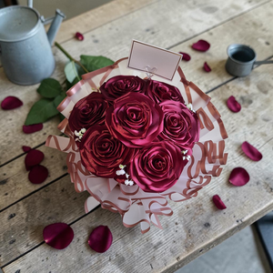 7 szálas rózsacsokor - wine red színben - otthon & életmód - virágdekoráció - virágok - virágcsokor - Meska.hu