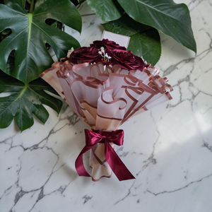 7 szálas rózsacsokor - wine red színben - otthon & életmód - virágdekoráció - virágok - virágcsokor - Meska.hu