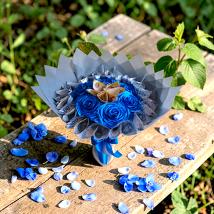 Ballagási királykék örökrózsa csokor pénzrózsával - pénzátadó ajándék ballagásra - otthon & életmód - virágdekoráció - virágok - virágcsokor - Meska.hu