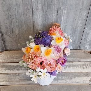 Egy Kosárnyi Virágsokadalom  - Virágos Asztaldísz/Tavaszi Asztaldísz/Asztaldísz/Virágajándék - otthon & életmód - virágdekoráció - virágdíszek - virágdísz kaspóban - Meska.hu