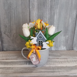  Tavasz Házikója  - Tavaszi Asztaldísz/Virágos Asztaldísz/Bögrés Asztaldísz, Otthon & Életmód, Virágdekoráció, Virágdíszek, Asztali virágdísz, Virágkötés, MESKA