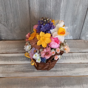 Boldog Nyuszikosár  - Virágos Asztaldísz/Tavaszi Asztaldísz/Húsvéti Asztaldísz/Asztaldísz/Virágajándék - otthon & életmód - virágdekoráció - virágdíszek - virágdísz kaspóban - Meska.hu