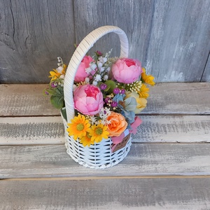 Virágmix Fehér Kosárban  - Virágos Asztaldísz/Tavaszi Asztaldísz/Nőnapi Asztaldísz/Virágajándék/Virágkosár - otthon & életmód - virágdekoráció - virágdíszek - virágdísz kaspóban - Meska.hu