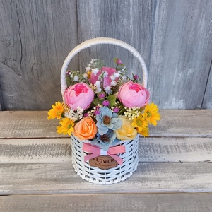 Virágmix Fehér Kosárban  - Virágos Asztaldísz/Tavaszi Asztaldísz/Nőnapi Asztaldísz/Virágajándék/Virágkosár - Meska.hu