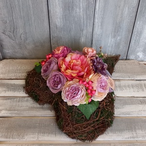 VesszőSzív Virágai - Virágos Asztaldísz/Rózsás Asztaldísz/ Virágdísz/Virágdekoráció - otthon & életmód - virágdekoráció - virágdíszek - asztali virágdísz - Meska.hu