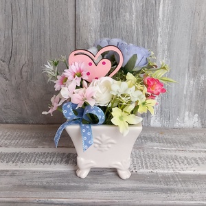  Kedves Virágok  - Tavaszi Asztaldísz/Virágos Asztaldísz/Köszöntő Virágdísz/Anyák-napi Asztaldísz, Otthon & Életmód, Virágdekoráció, Virágdíszek, Virágdísz kaspóban, Virágkötés, MESKA