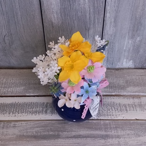 Virágok Pöttyös Ruhában - Anyák-napi Asztaldísz/Tavaszi Asztaldísz/Virágos Asztaldísz/Köszöntő Asztaldísz - otthon & életmód - virágdekoráció - virágdíszek - virágdísz kaspóban - Meska.hu