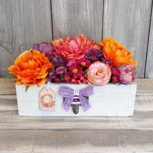 Rusztikus Fafiók Virágai - Virágos Asztaldísz/Vintage Asztaldísz/ Virágdísz/Virágdekoráció, Otthon & Életmód, Virágdekoráció, Virágdíszek, Asztali virágdísz, Virágkötés, MESKA