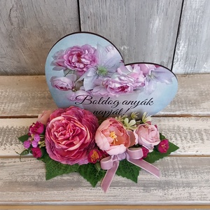 VirágSzívKöszöntő- Anyák-napi Asztaldísz/Tavaszi Asztaldísz/Virágos Asztaldísz/Köszöntő Asztaldísz/Virágdekoráció - Meska.hu