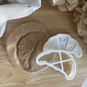 3D fondant forma és kiszúró - Halloweeni croissant, Otthon & Életmód, Konyhafelszerelés, tálalás, Sütés, főzés, Sütikiszúró, Mézeskalácssütés, Mindenmás, MESKA