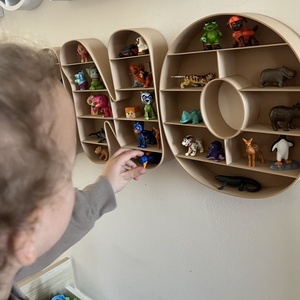 Fali játéktároló - Kinder, mini figura, Hot Wheels, Matchbox - baba - mama - babaszobabútor - játéktároló - Meska.hu