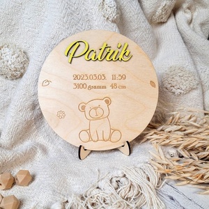 Baba névtábla születési adatokkal - 17 cm - maci, Otthon & Életmód, Babaszoba, gyerekszoba, Babaszoba dekoráció, Famegmunkálás, MESKA