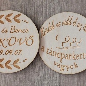Két oldalán gravírozott esküvői poháralátét, köszönőajándék -  - Meska.hu