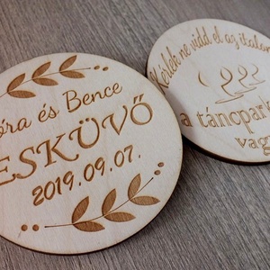 Két oldalán gravírozott esküvői poháralátét, köszönőajándék -  - Meska.hu