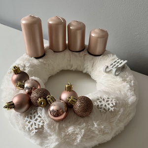 Adventi koszorú rózsaszín-fehér árnyalatban - Meska.hu