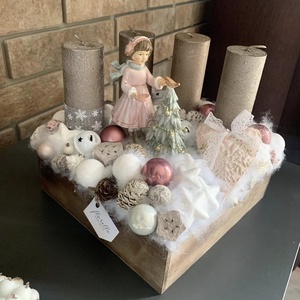 Adventi asztaldísz madarat etető lánykával - Meska.hu