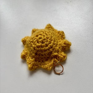 Napocskás horgolt kulcstartó - táska & tok - kulcstartó & táskadísz - táskadísz - Meska.hu