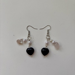 Szív kristály mismatched fülbevaló - ékszer - fülbevaló - lógó fülbevaló - Meska.hu