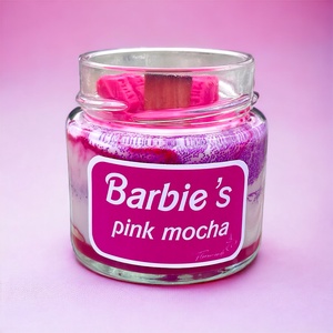 Barbie vaníliás illatgyertya szójaviaszból - Meska.hu