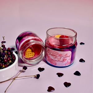 Cherry Kissed Caramel - Cseresznye Karamell Illatú Valentin Napi Limitált Kiadású Szójagyertya - otthon & életmód - gyertya, illat, aroma - gyertya - Meska.hu