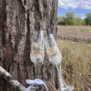 Boho Kézzel festett pezsgőspohár, greenery esküvői kiegészítő, egyedi ajándék - esküvő - dekoráció - tálalás - Meska.hu