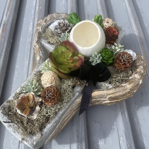 Kereszt kaspóban sírdísz selyem és szárazvirágból - otthon & életmód - vallás - temetkezési tárgy - sírdísz, kegyeleti dísz - Meska.hu Kereszt kaspóban sírdísz selyem és szárazvirágból - otthon & életmód - vallás - temetkezési tárgy - sírdísz, kegyeleti dísz - Meska.hu