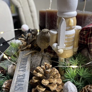 Elegáns adventi asztaldísz kerek fatálcán - karácsony - adventi díszek - adventi asztaldísz - Meska.hu