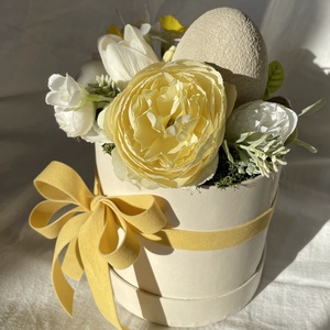 Húsvéti asztaldísz tojással bézs boxban - ünnepi díszek, dekorációk - húsvéti díszek és dekorációk - húsvéti virágos díszek - Meska.hu