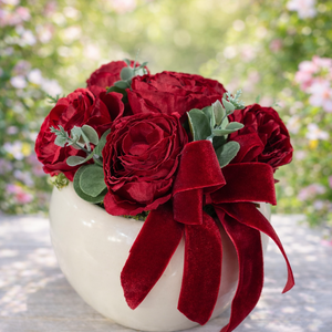 Asztaldísz Valentín napra kerámia kaspóban, Otthon & Életmód, Virágdekoráció, Virágdíszek, Virágdísz kaspóban, Virágkötés, MESKA