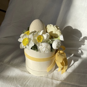 Húsvéti asztaldísz tojással bézs boxban - ünnepi díszek, dekorációk - húsvéti díszek és dekorációk - húsvéti virágos díszek - Meska.hu