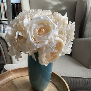 Tavaszi virágcsokor bézs virágokból, Otthon & Életmód, Virágdekoráció, Virágok, Virágcsokor, Virágkötés, MESKA