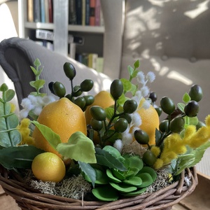 Nyári citromos asztaldísz fonott kosárban - otthon & életmód - dekoráció - asztal és polc dekoráció - asztaldísz - Meska.hu