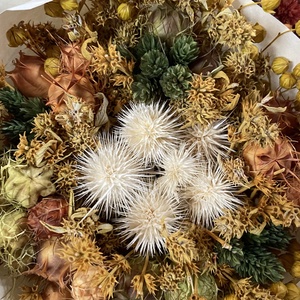 Szárazvirág csokor natúr és zöld színekkel - otthon & életmód - virágdekoráció - virágok - virágcsokor - Meska.hu