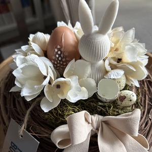 Húsvéti asztaldísz háncs koszorún hortenziával és bézs nyuszival - ünnepi díszek, dekorációk - húsvéti díszek és dekorációk - húsvéti asztaldíszek - Meska.hu