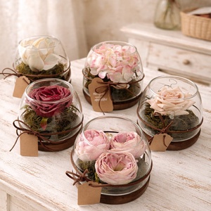 Bézs rózsa üvegtálban fa talpon Anyák napjára - otthon & életmód - dekoráció - asztal és polc dekoráció - asztaldísz - Meska.hu