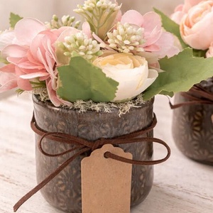 Anyák napi mini asztaldísz boglárkával és hortenziával - otthon & életmód - virágdekoráció - virágdíszek - asztali virágdísz - Meska.hu