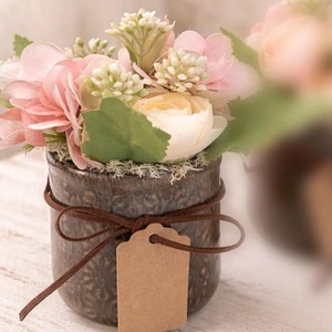 Anyák napi mini asztaldísz boglárkával és hortenziával - Meska.hu