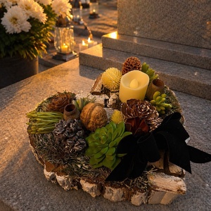 Sírdísz csodás selyem és szárazvirágokból ledes mécsessel - otthon & életmód - vallás - temetkezési tárgy - sírdísz, kegyeleti dísz - Meska.hu