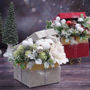 Karácsonyi doboz - szürke, Karácsony, Karácsonyi lakásdekoráció, Karácsonyi lakásdíszek, Virágkötés, MESKA