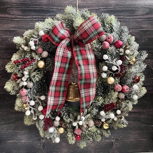 Klasszikus karácsonyi ajtódísz arany csengettyűvel - Meska.hu